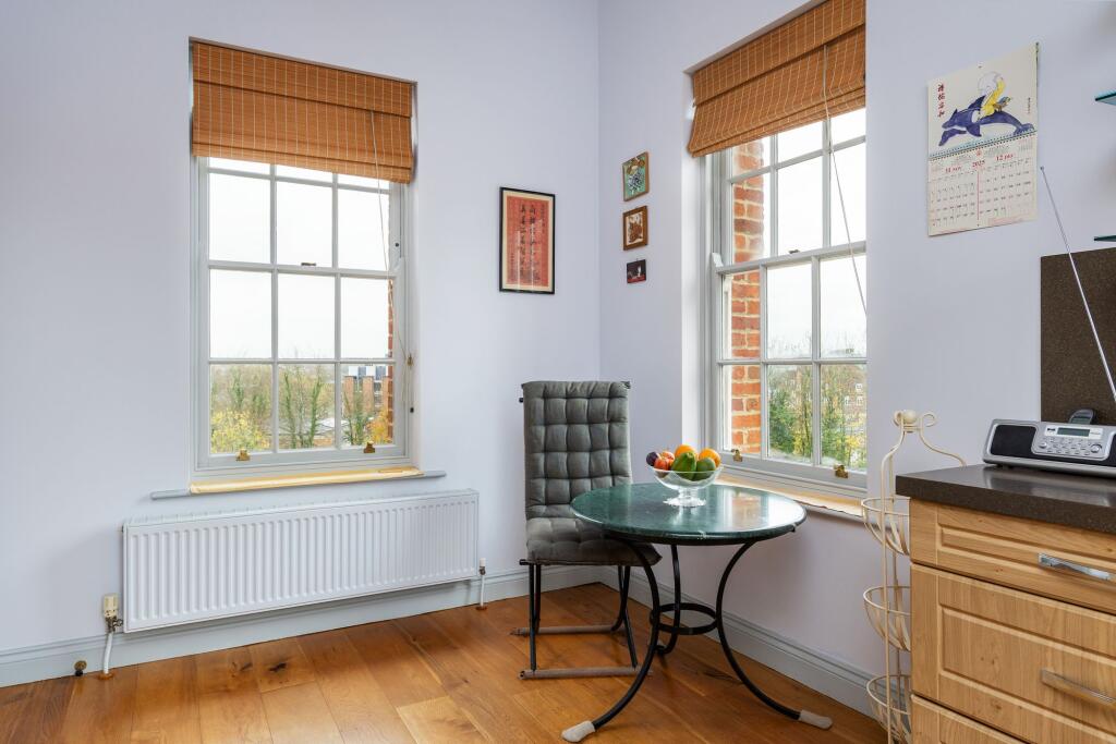 Alison Way, Winchester, SO22 - View 6