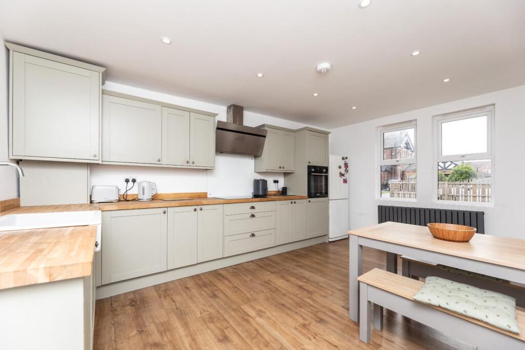 House in Leeds, Mickletown - View 2