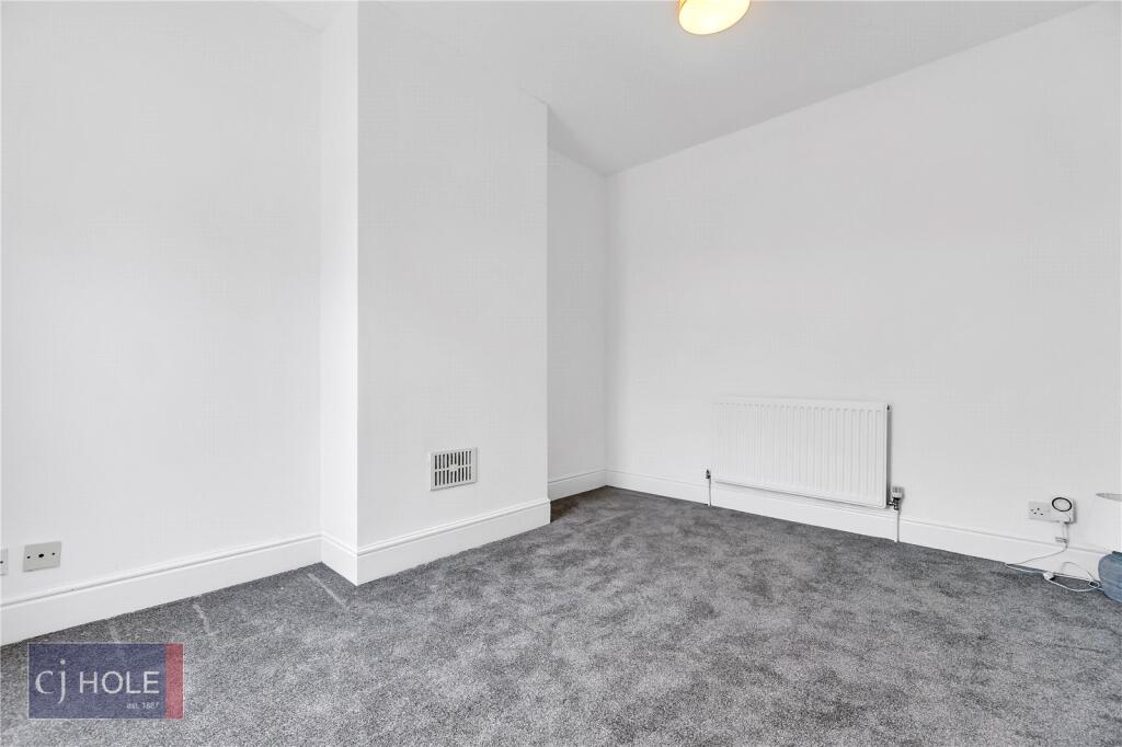 5 bedroom terraced house for rent