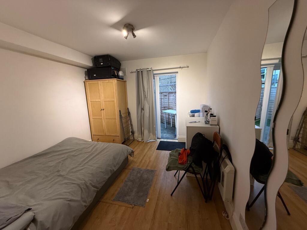 Apartment in Watford - View 5
