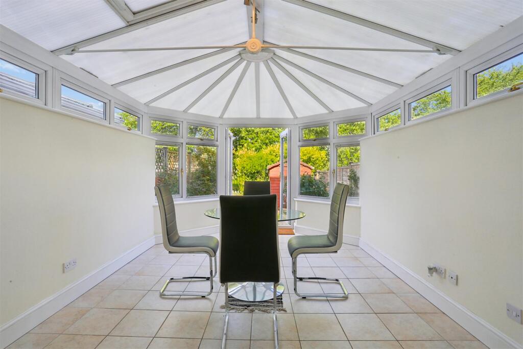 House in Sutton - View 4