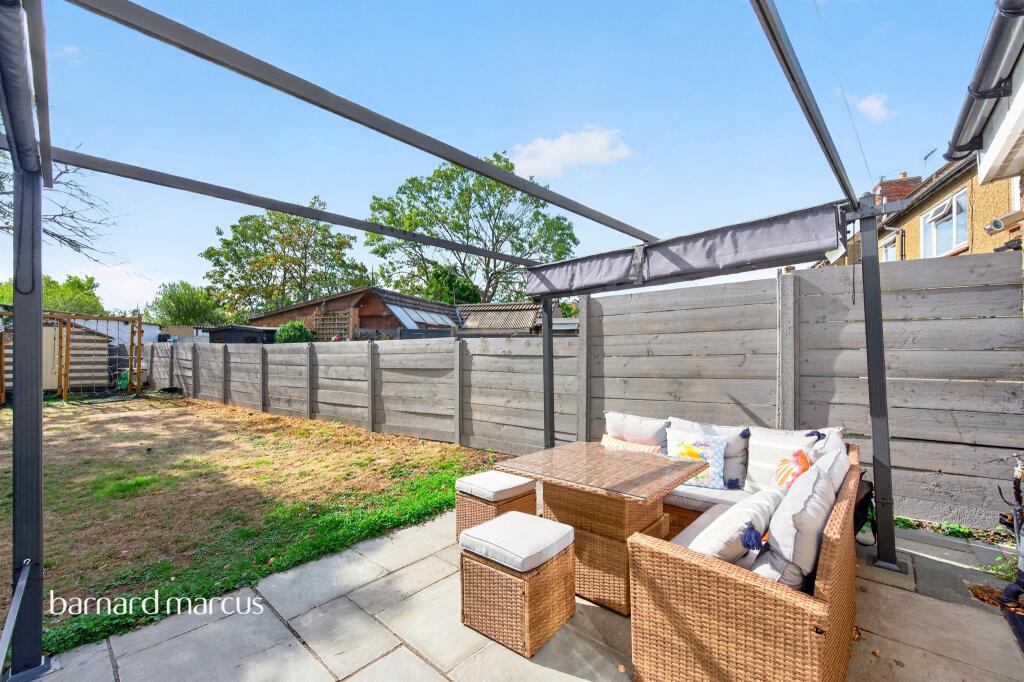 House in London, Worcester Park - View 4