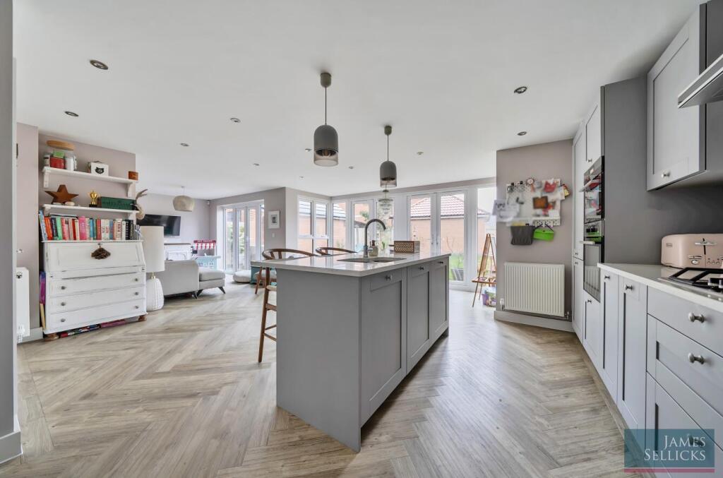 Townend Close, Husbands Bosworth, Lutterworth photo 2