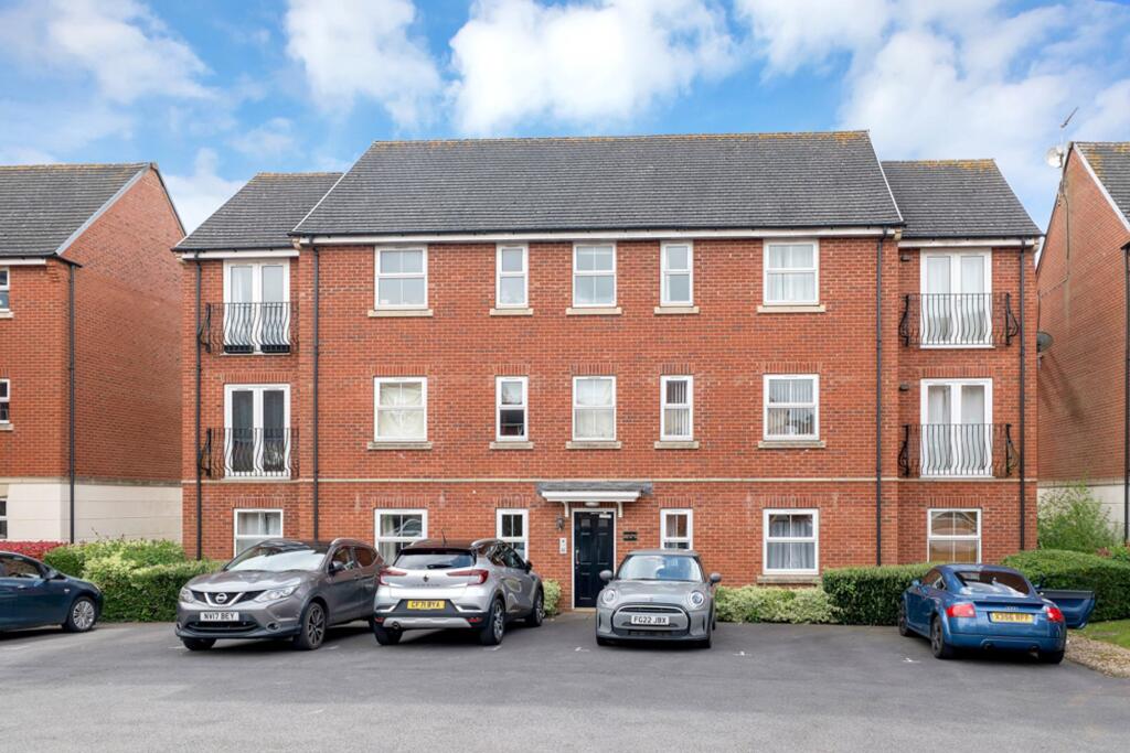 2-bed flat on Linnet Court, Uppingham, LE15, £110,000