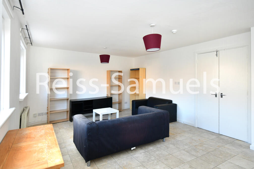 House in London, Cyclops Wharf, Isle of Dogs - More