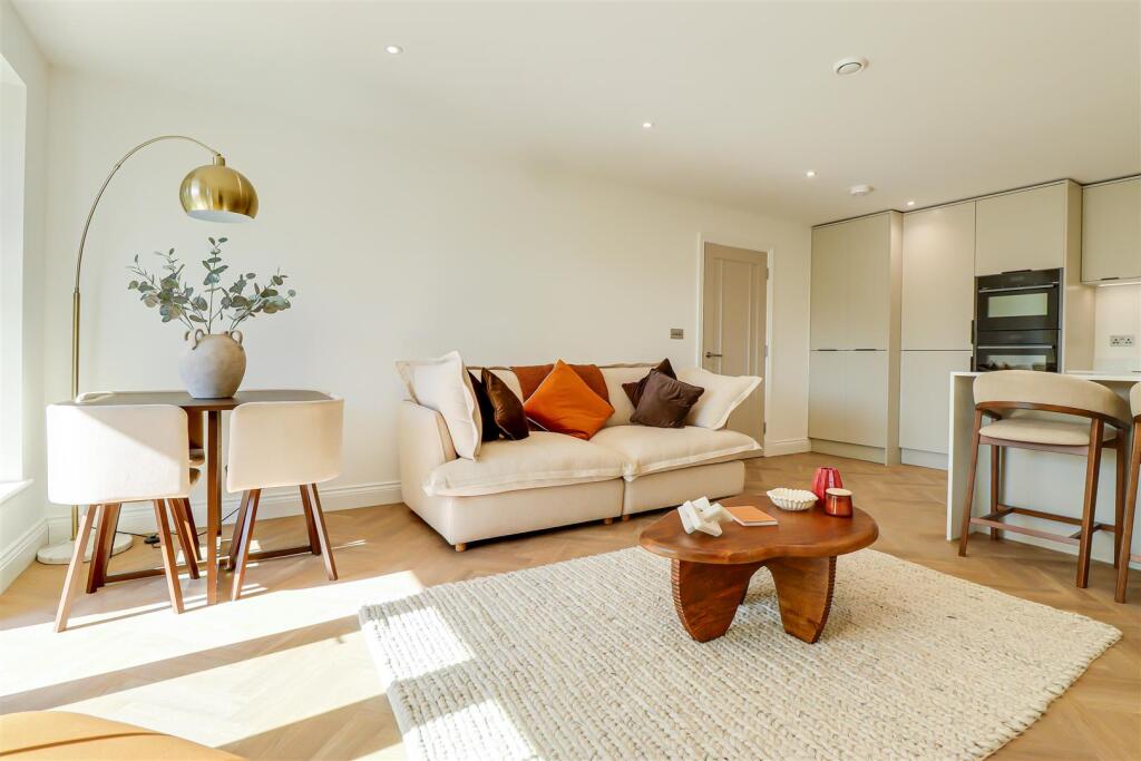 Apartment in Castle Point, Hadleigh - View 4