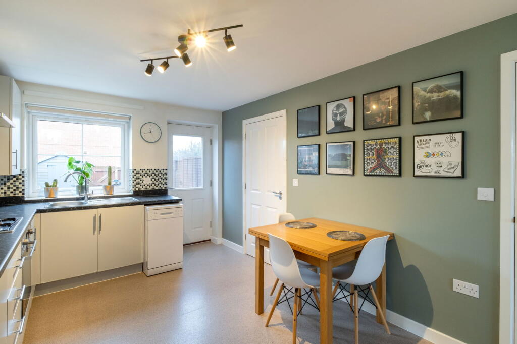 House in Rushcliffe, Fox Hill View, East Leake - More