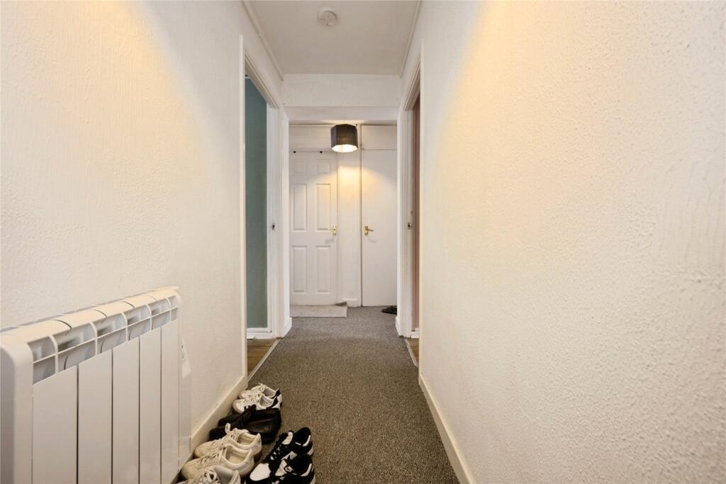 Apartment in Luton - View 4