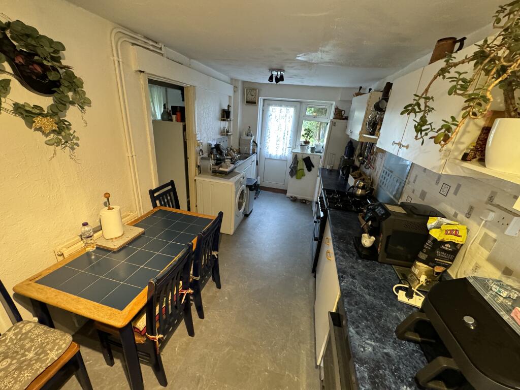 House in Northampton, North Northamptonshire - View 2