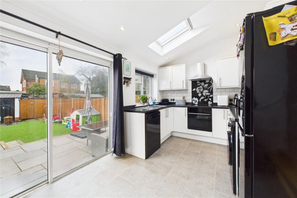 Meadow Way, Theale, Reading, Berkshire, RG7 photo 2