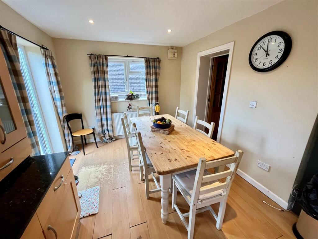 4, Sunnyhill Road, Salisbury photo 4