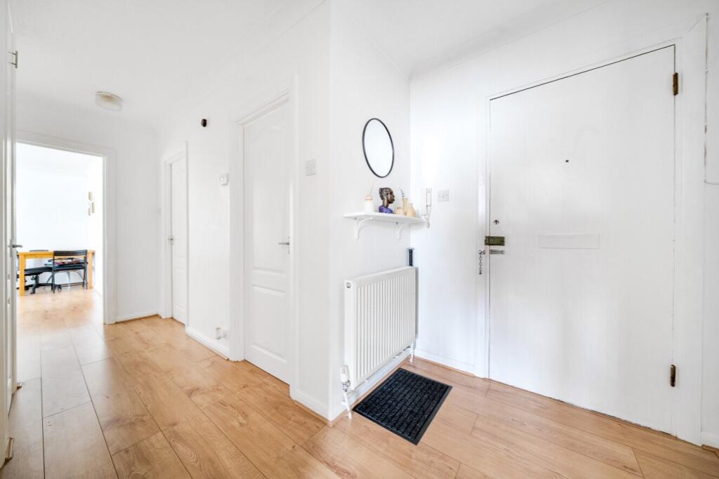 Apartment in London - More