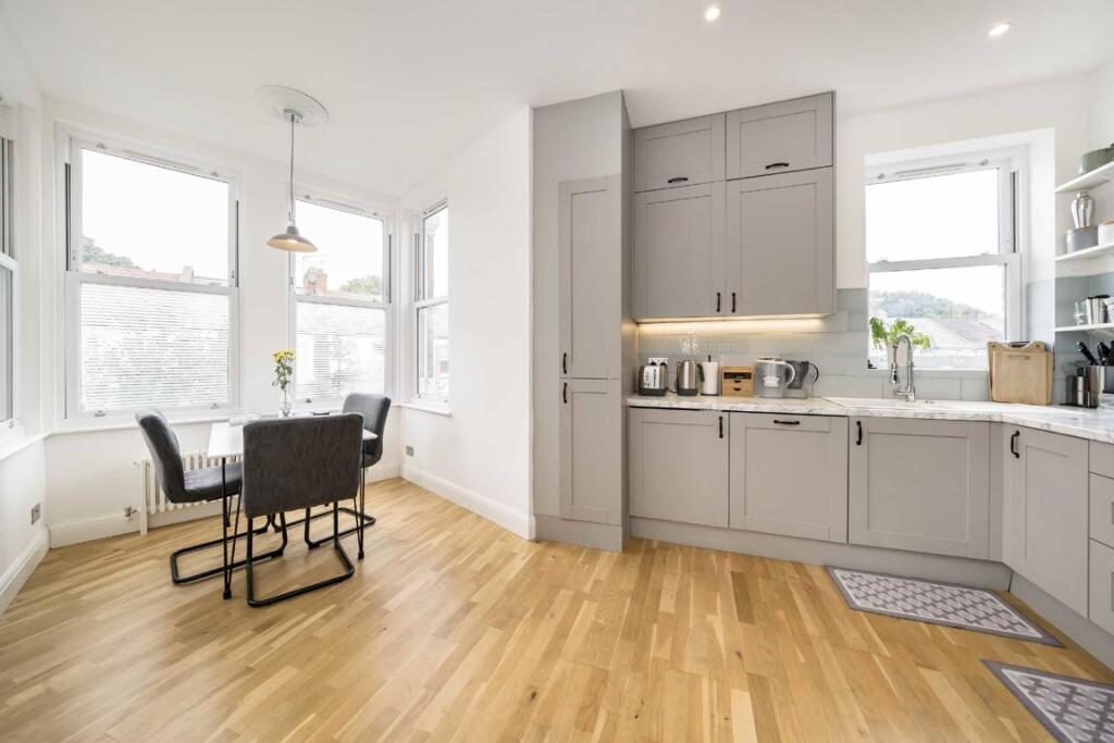 Apartment in London - More