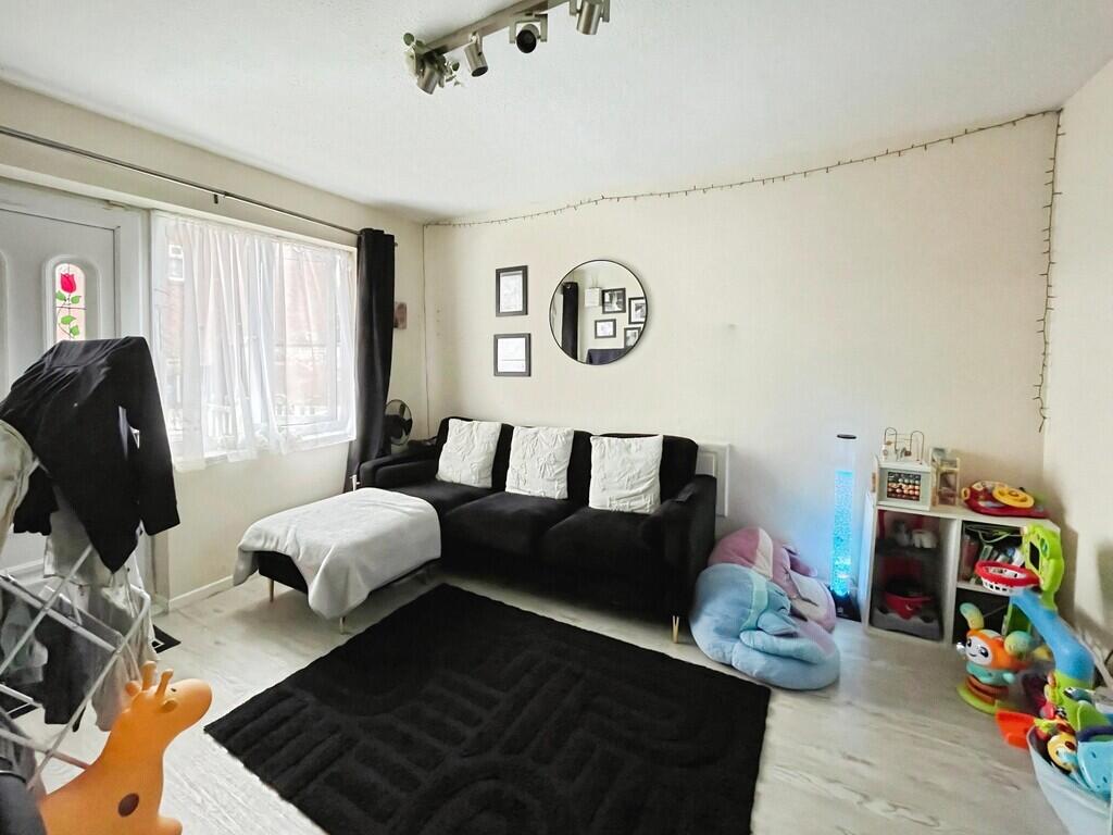 House in Cheltenham, Kingsditch, Springbank - View 2