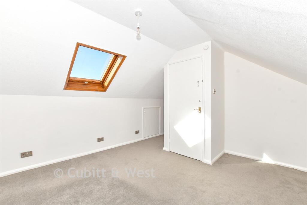 House in Portsmouth - More