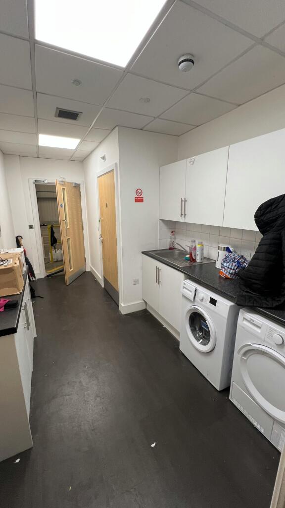 27-28 Stansted Distribution Centre - Kitchen Photo.jpeg