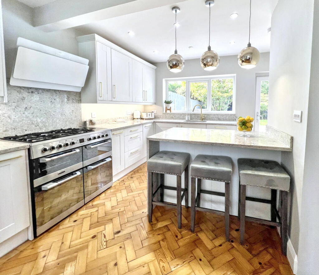 OUTSTANDING Family Home in a Prime Location 47 Heol Hir, Llanishen, Cardiff, CF14 5AA - View 6