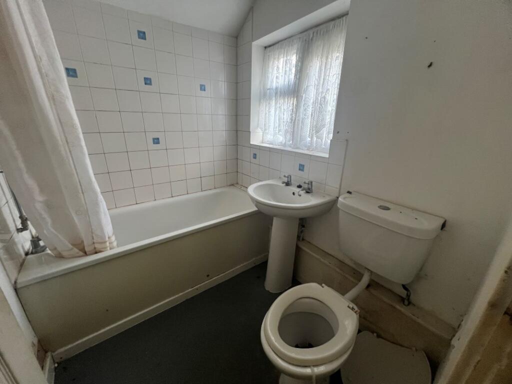 House in Wolverhampton - View 4
