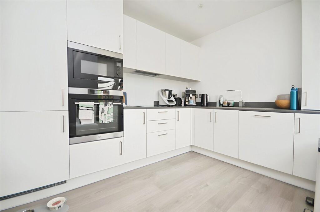 Apartment in London - More