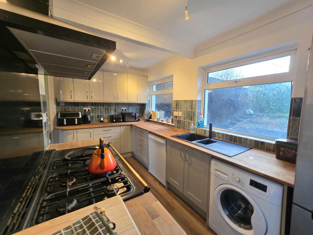 Shakespeare Avenue, Bridgend, CF31 photo 4
