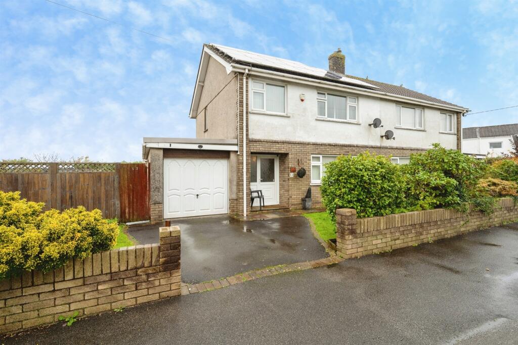 3 Bedroom Semi-Detached in SA4 6PH