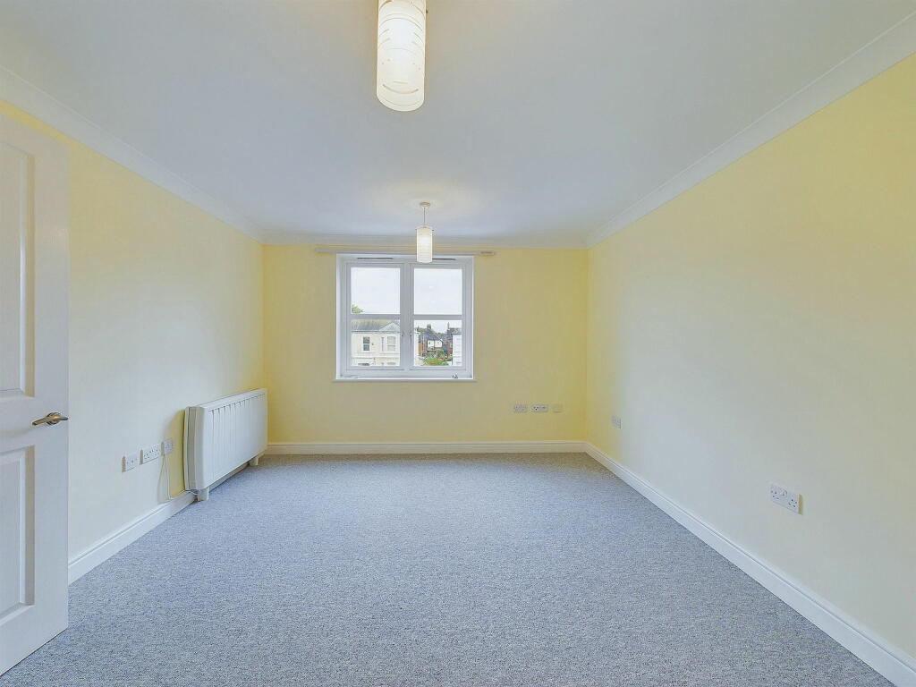Rotary Lodge, 32, St. Botolphs Road, Worthing, BN11 photo 4
