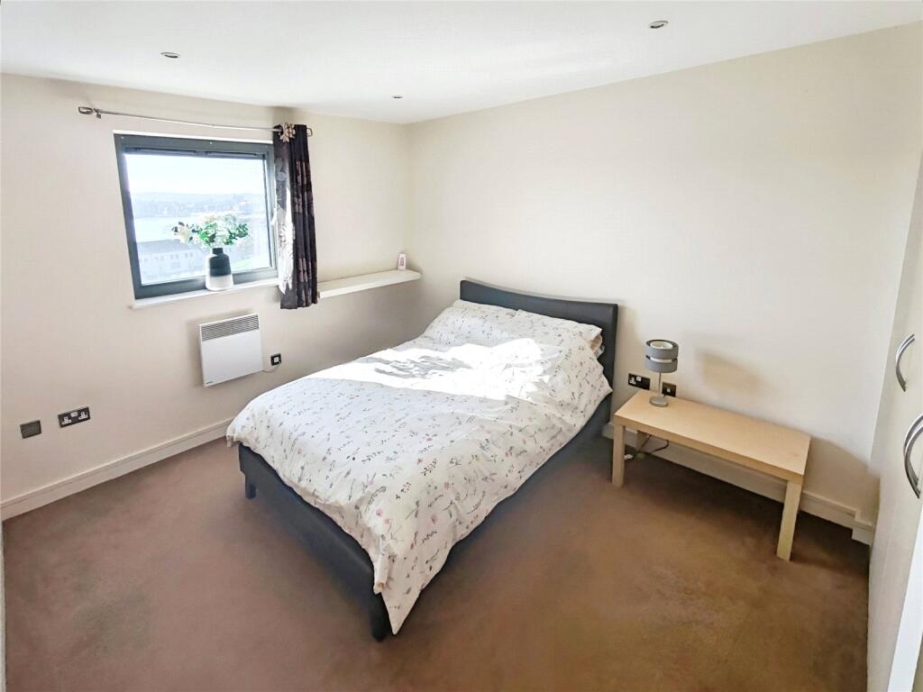 Apartment in Chatham, Luton - More