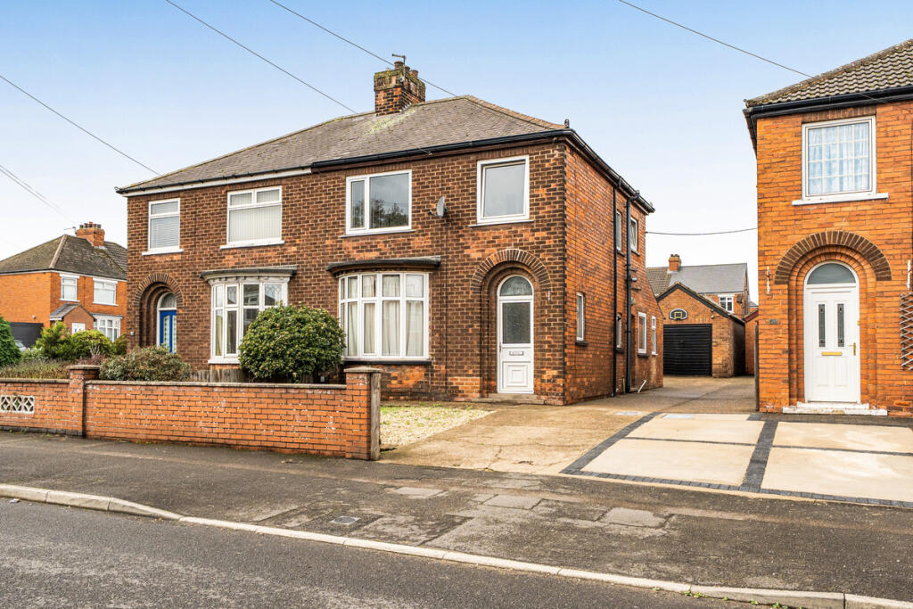 3-bed semi-detached on Fulbeck Road, Scunthorpe, DN16 2, £170,000