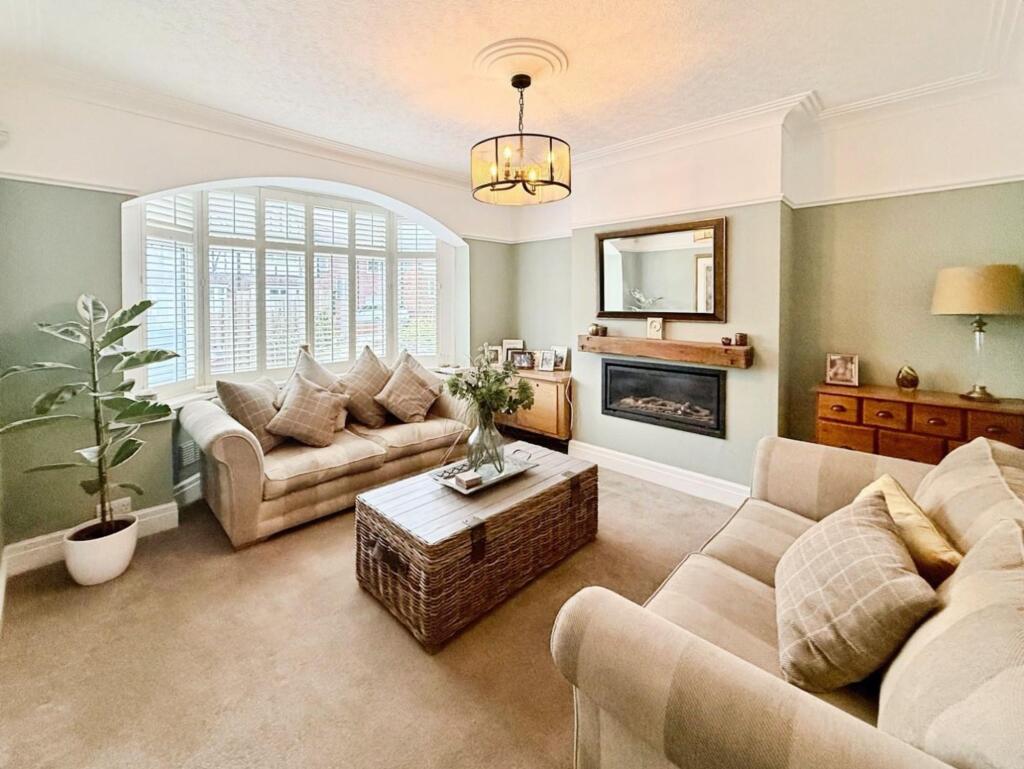 Outwood Drive, Heald Green, SK8 photo 4