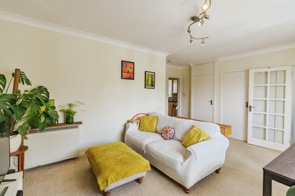 Apartment in Horsham, West Sussex - View 4