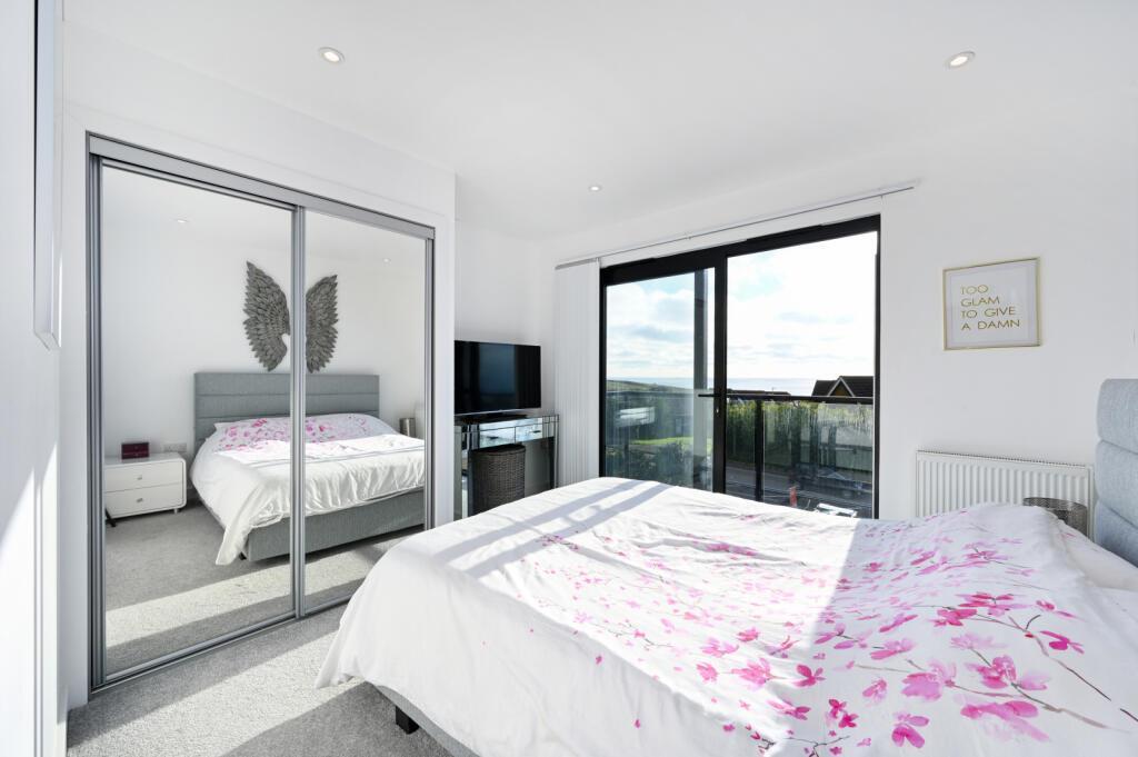 16 South Coast Road, Peacehaven photo 4