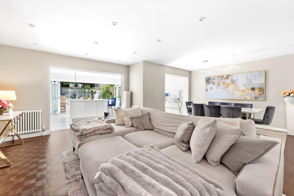 House in Epping Forest, Buckhurst Hill - View 3