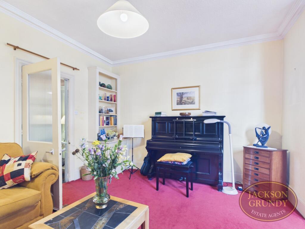 House in Northampton, Queen's Park - View 5