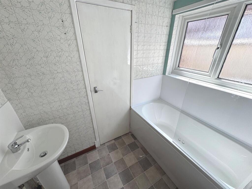House in Stoke-on-Trent - View 4