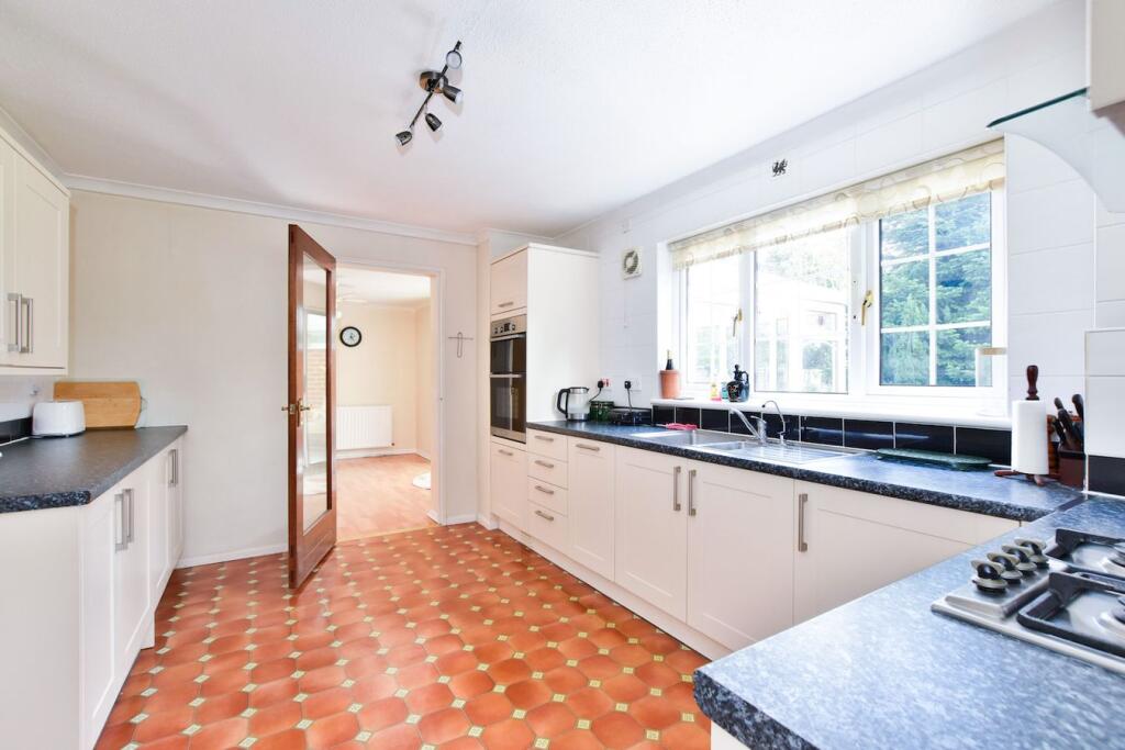 House in Slough - View 4