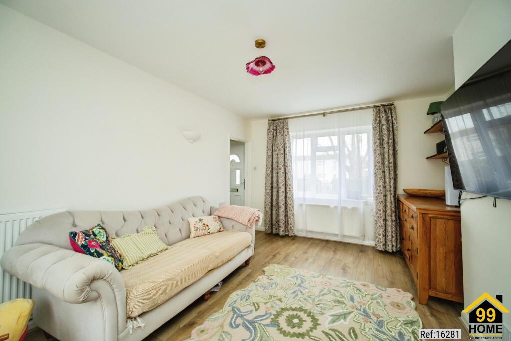 House in Hart, Hartley Wintney - More
