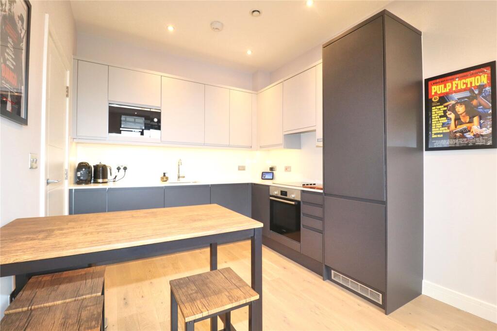 Albert Drive, Woking, Surrey, GU21 photo 2