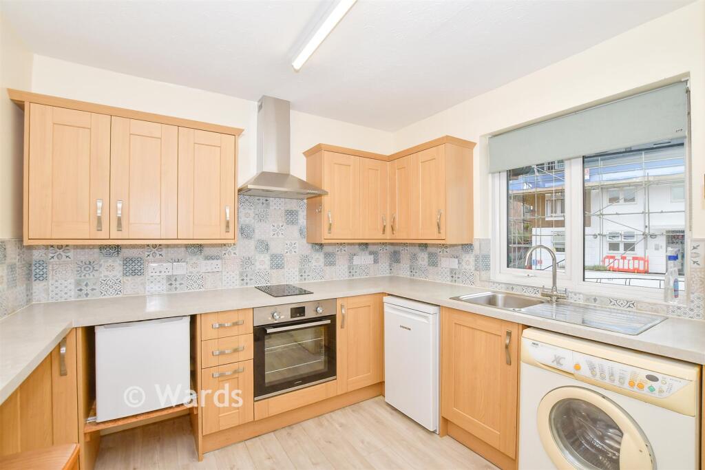 Apartment in Tonbridge and Malling, Kent - View 4