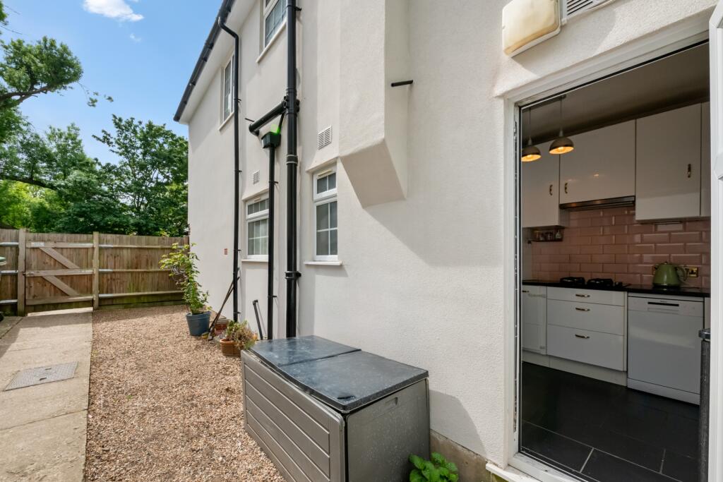 2 bedroom maisonette for rent