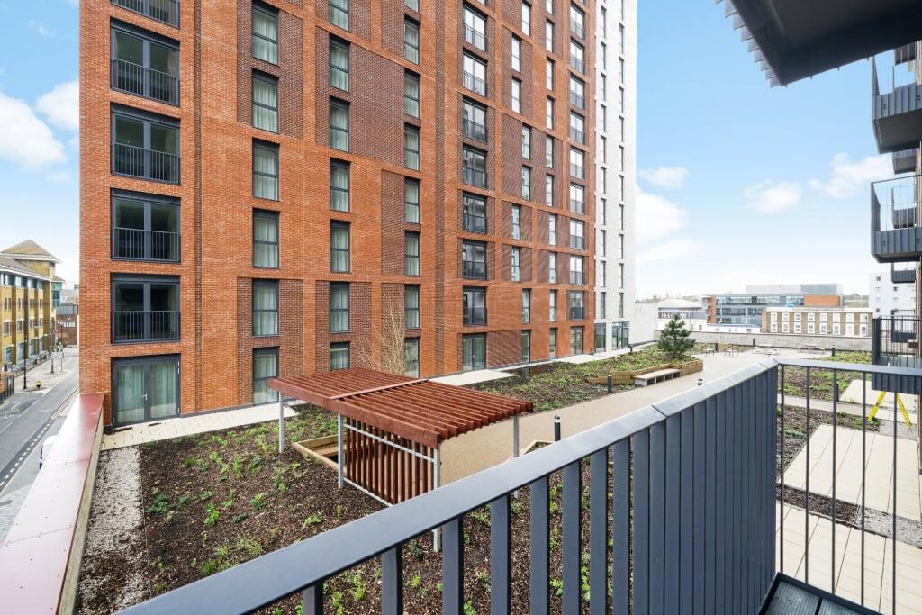 Apartment in Maidenhead, North Town - View 4