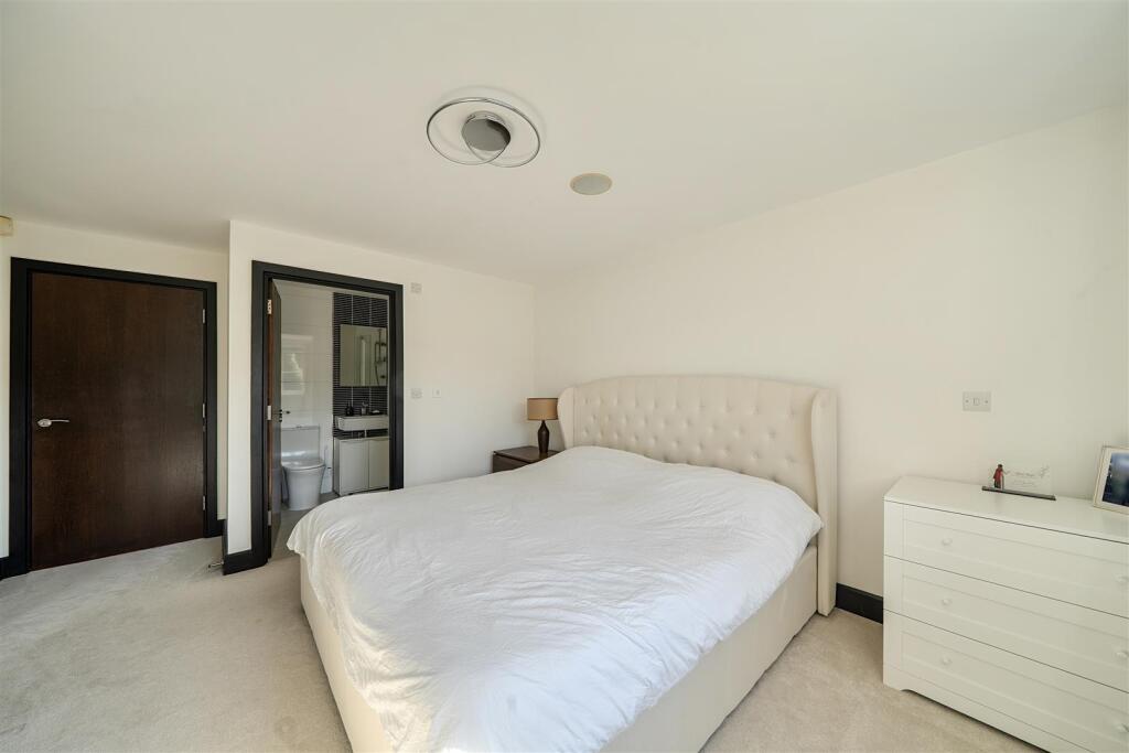 St. Monicas Road, Kingswood, photo 4