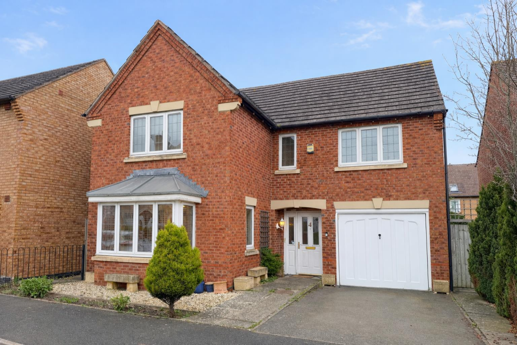 4-bed detached on Hill View, Stratford-upon-Avon, £525,000