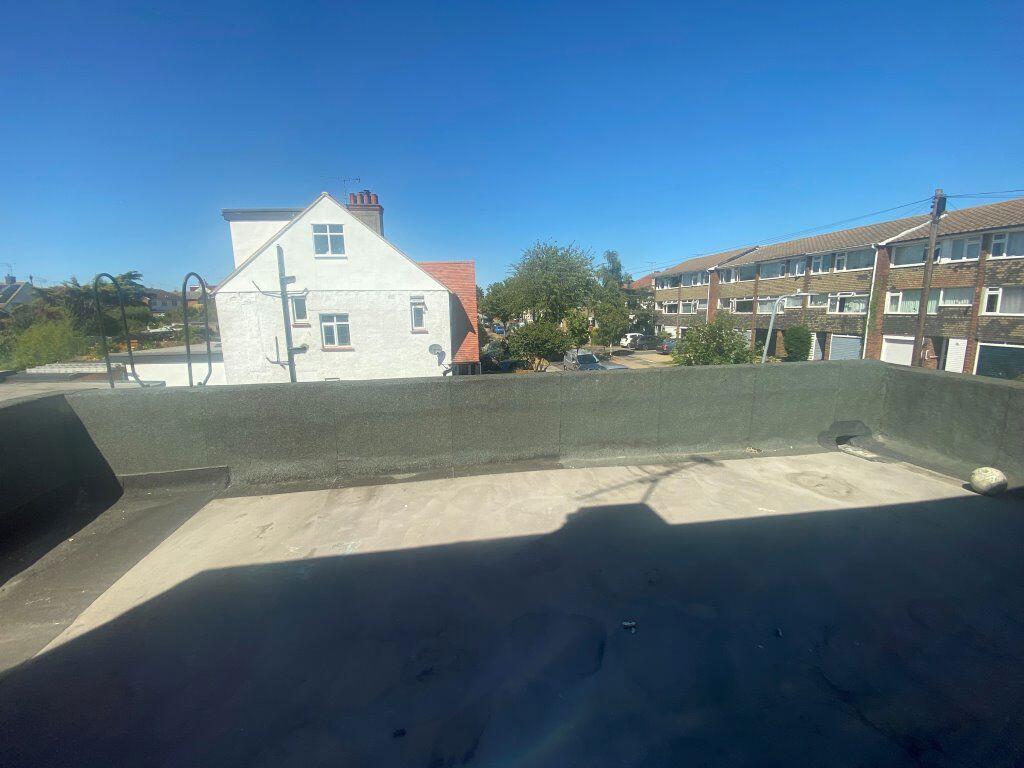 Apartment in Southend-on-Sea - More