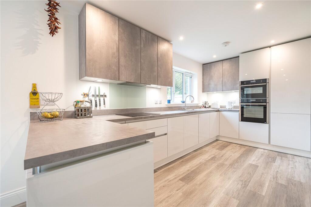 House in Kendal, Ghyll Manor, Kirkbarrow - More