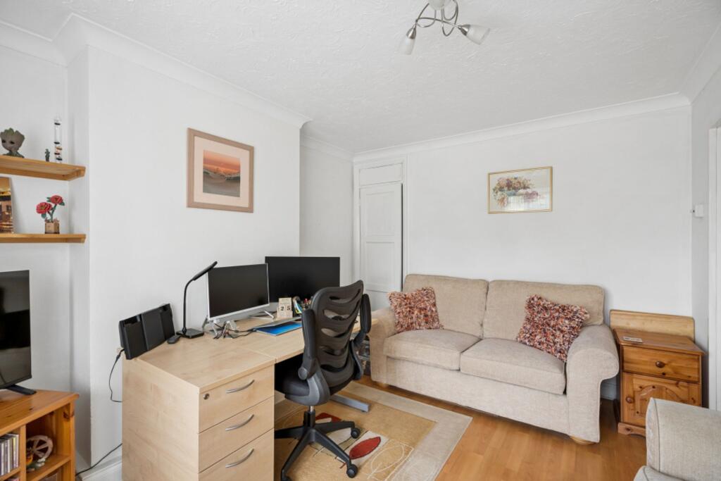Apartment in Watford - View 5