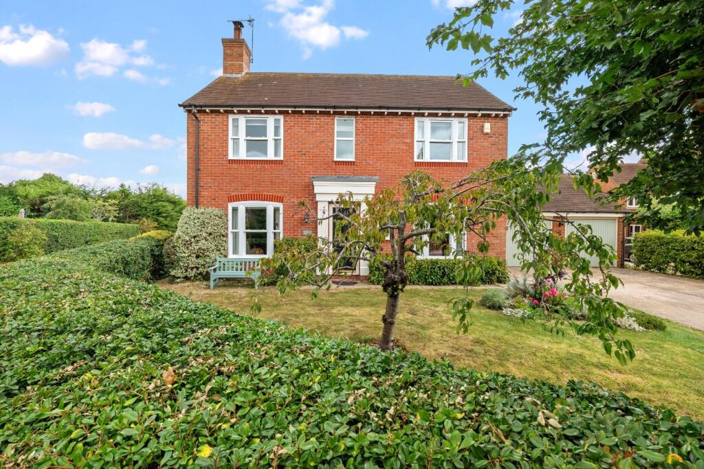 4-bed detached on Hedges Close, Ladbroke, Southam, £700,000