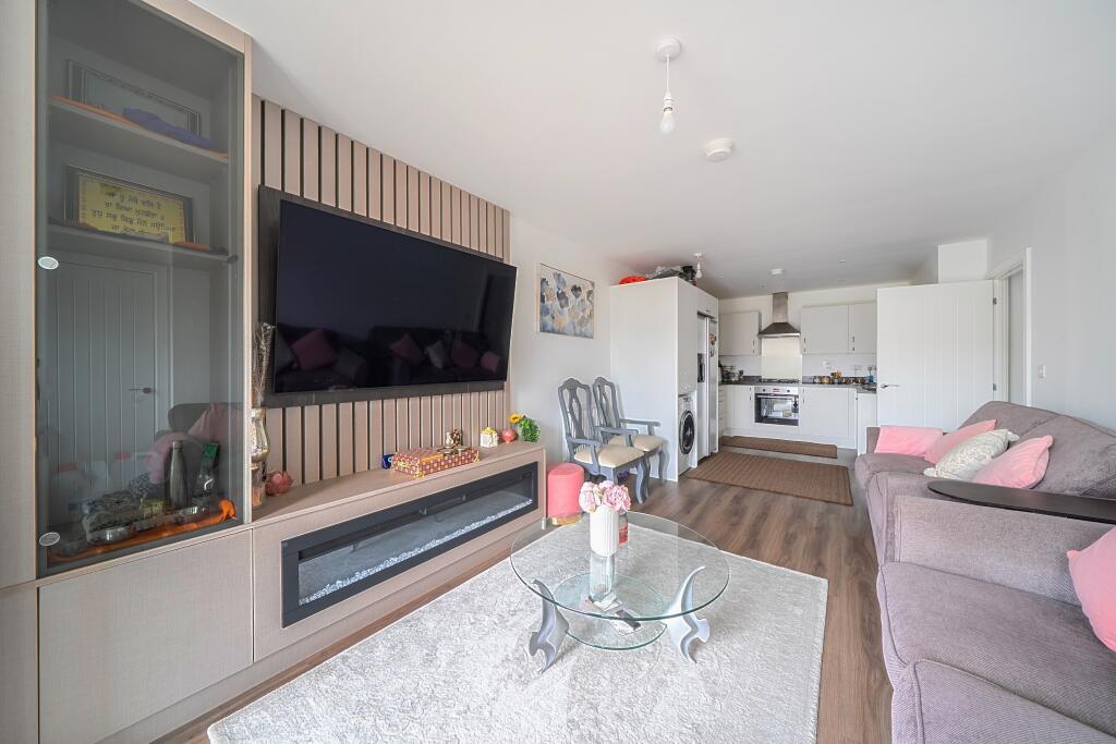 Apartment in Slough - View 4