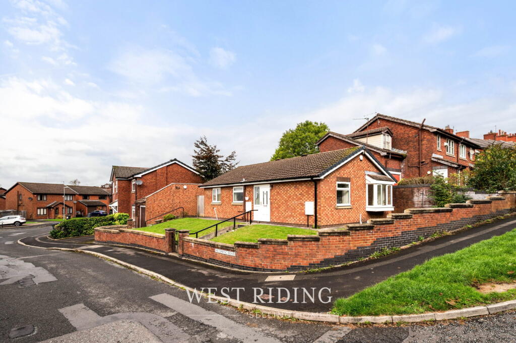 Hillspring Road, Springhead, Saddleworth photo 2