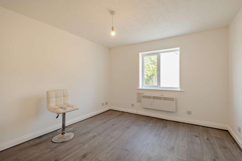 Apartment in Sutton - View 5