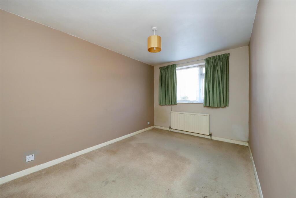 Crosier Road, Ickenham, UB10 photo 4